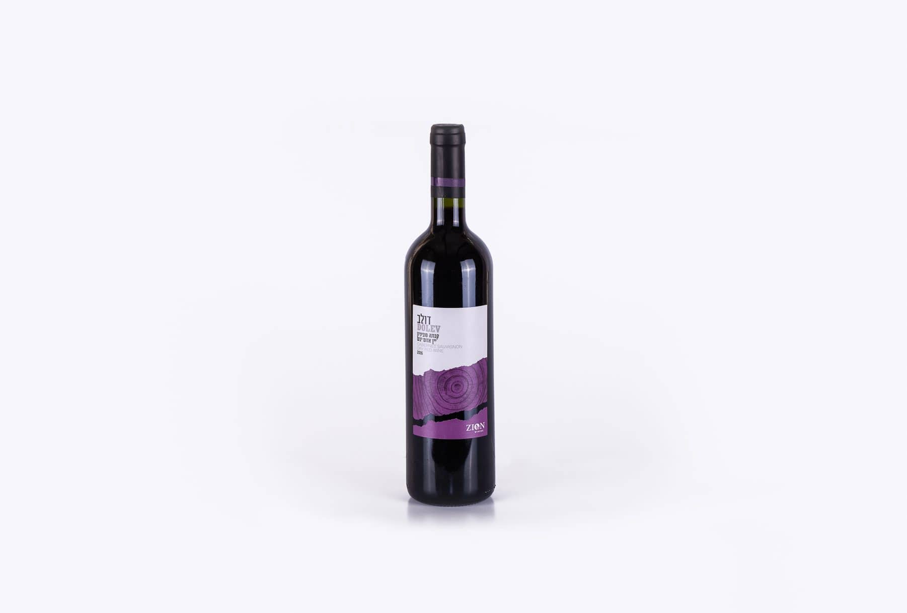 הדפסת תוויות עבור בקבוקי היין האדום של יקב דולב. התוויות עוצבה בשני צבעים: לבן וסגול וציור מאוד מעניין שנותן ליין מראה יוקרתי.
