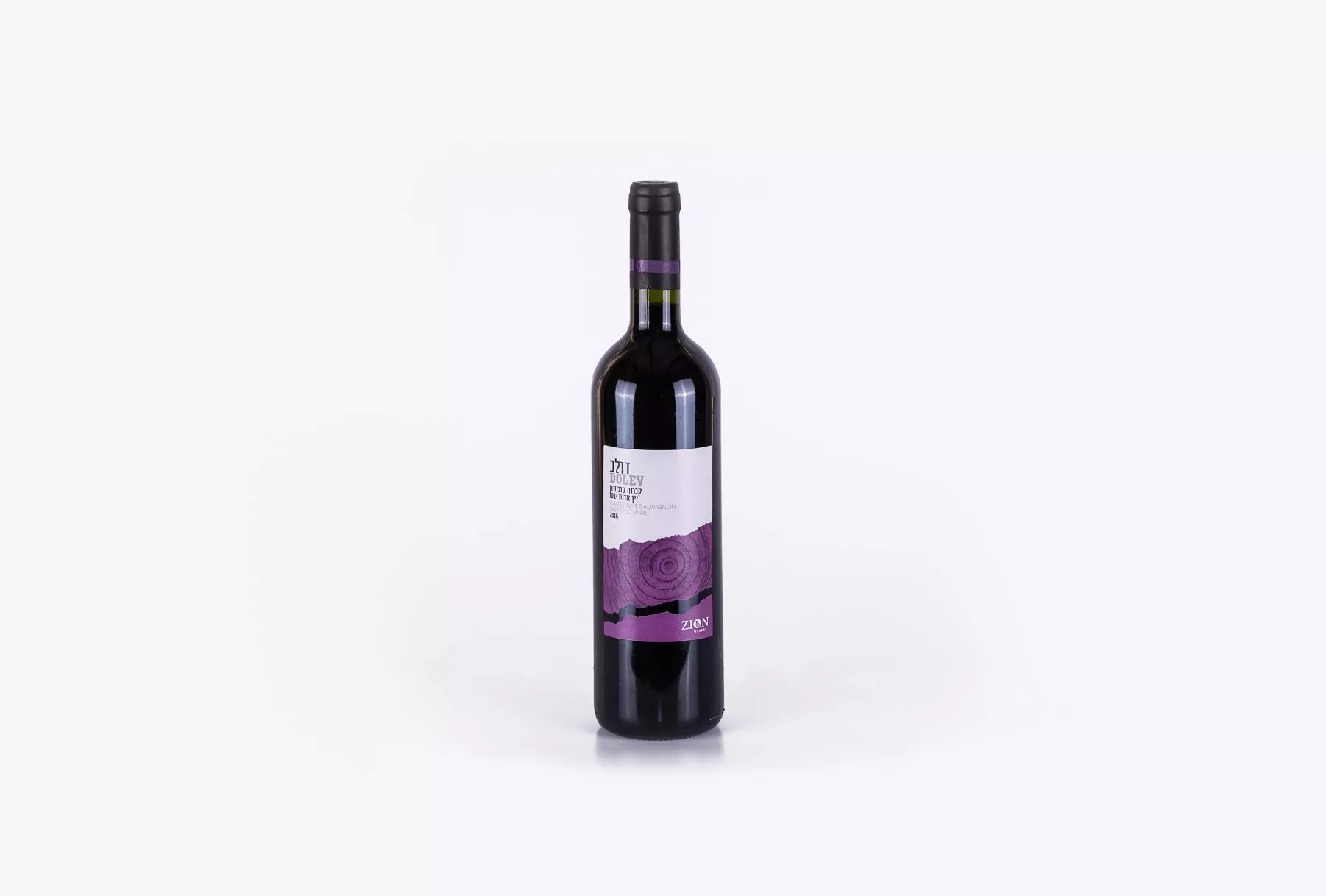 הדפסת תוויות עבור בקבוקי היין האדום של יקב דולב. התוויות עוצבה בשני צבעים: לבן וסגול וציור מאוד מעניין שנותן ליין מראה יוקרתי.
