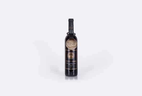 יינות של יקב ברקן עם תוויות לבקבוקים שמשדרים יוקרה. היין מסוג קברנה סוביניון, מזני שיראז מבציר בשנת 2012. יקב ברקן זכה בתחרות היקב הישראלי המעוטר ביותר.