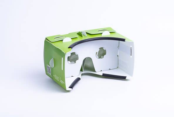 משקפי תלת מימד חדשני בצבע ירוק ובפנים לבן שעשוי מקרטון וגומי